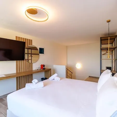Casa Bloo, 11br Sea View * Lagomandra